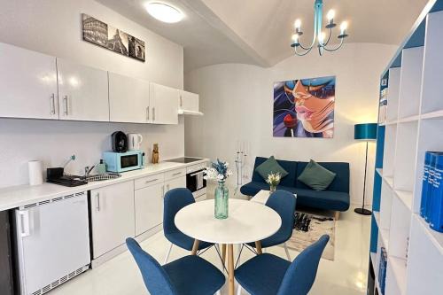 Altlerchenfeld Apartment | Discover C’est la vie à Paris: Pet & Child-Friendly Stay