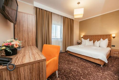 Drobeta-Turnu Severin House | Pet-Friendly C Guest House: Enjoy Breakfast & Family Amenities