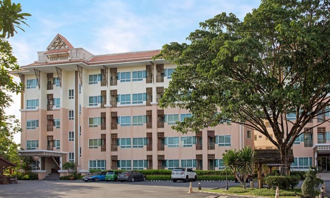Map Yang Phon Hotel | Oceanfront C-House & Residence Hotel with Pool Access