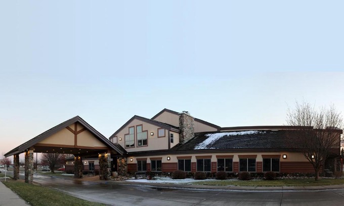 Grand Forks Hotel | Enjoy Family-Friendly Comfort at C'mon Inn Grand Forks
