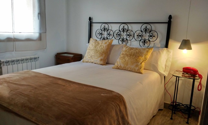 Jarandilla de la Vera Apartment | Family-Friendly C R Apartment Planeta Vera with Spa & Kitchen