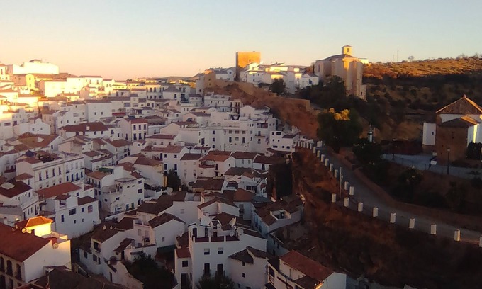 Setenil de las Bodegas House | Discover C. R. Balcones de Setenil: Family & Pet Friendly