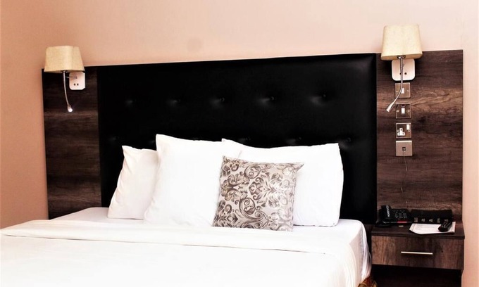 Igwuruta Hotel | Relax at C'ron Hotels and Suites with Pool & Family Amenities