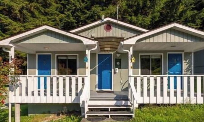 Alert Bay Cabin | Inviting Sterling Standard Cabin: Pet & Child Friendly Stay