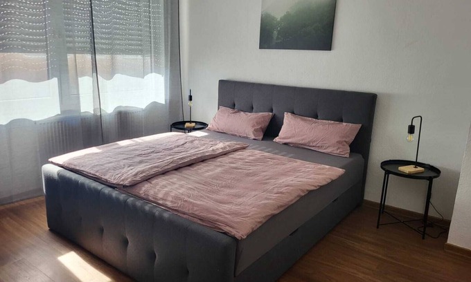 Kaiserslautern Apartment | C&V: 4 PP- 3 rooms - central + WLAN + Smart TV + box spring bed