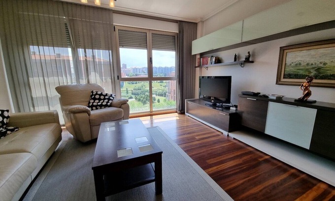 Santander Apartment | Modern Apartment in Santander with Spa & Kitchen Amenities