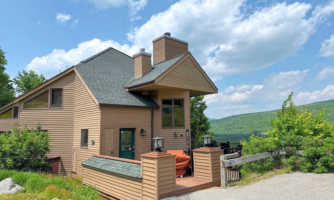 Bretton Woods House | Discover C14 Bretton Woods: Ski-In, Hot Tub & Pool Access