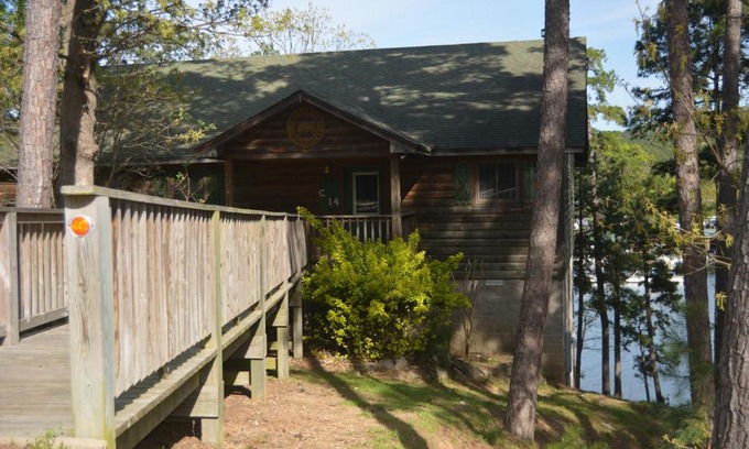 Mount Ida House | Harbor North Cottage: Two-Bedroom Retreat with Hot Tub