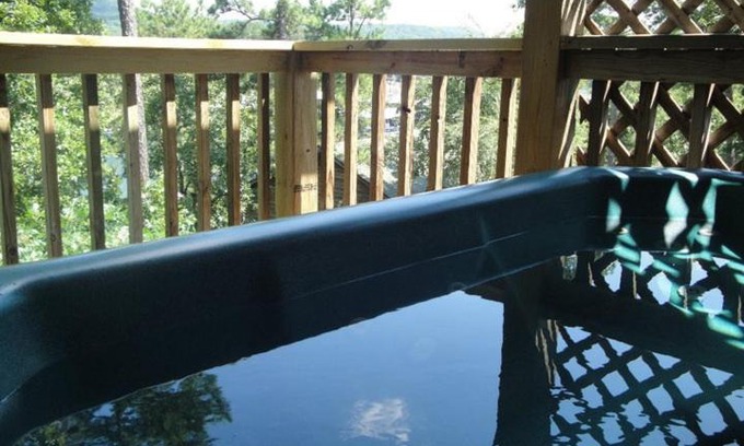 Mount Ida House | Relaxing Two Bedroom Cottage with Hot Tub at Harbor North