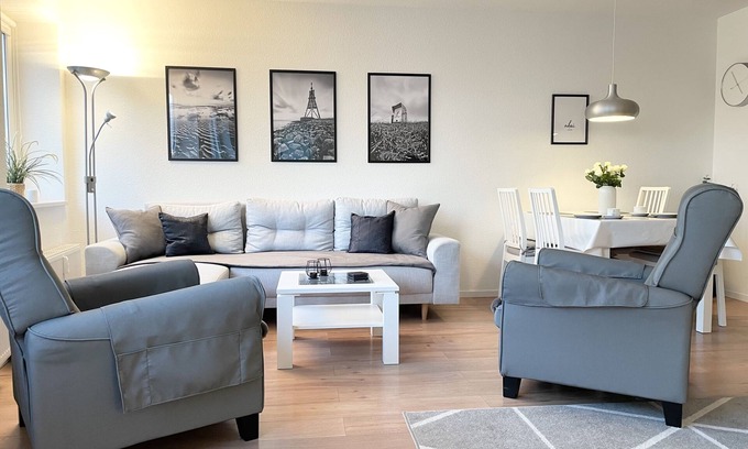 Sahlenburg Apartment | Top-Rated Holiday Apartment with Balcony & Ocean Views