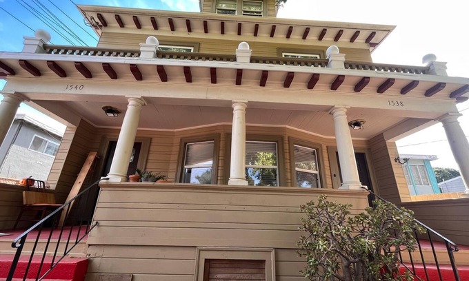 South Berkeley Apartment | Cozee Bay: Private Room with Spa & Kitchen in Berkeley