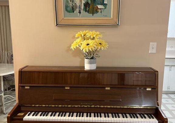 Cloverdale House | C2 Cozy & Lively Room - Ideal Location near Amenities