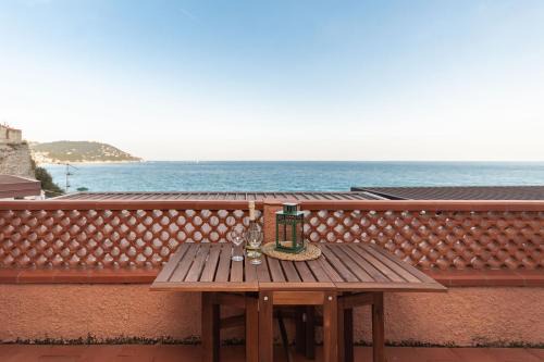 Andora House | Discover C22 Beachfront Villa with Spa Bath and Pool