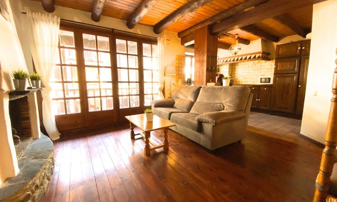 Mas de Ribafeta Apartment | Cozy C3 Bordes d'Arinsal with Fireplace, Pet Friendly Stay