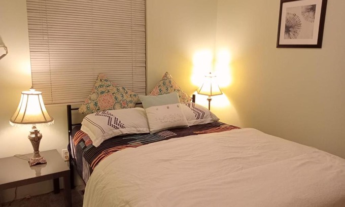 Cloverdale House | Affordable Cozy Room with Pet-Friendly Amenities