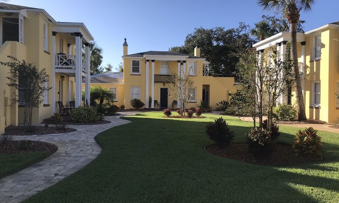 Downtown Historic District Apartment | Romantic City Center Apartment with Ocean View & Pool Access