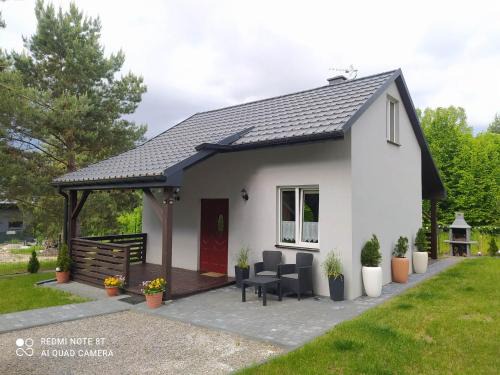 Rakow House | Inviting Cottage by Chańcza Lake - Pet and Child Friendly