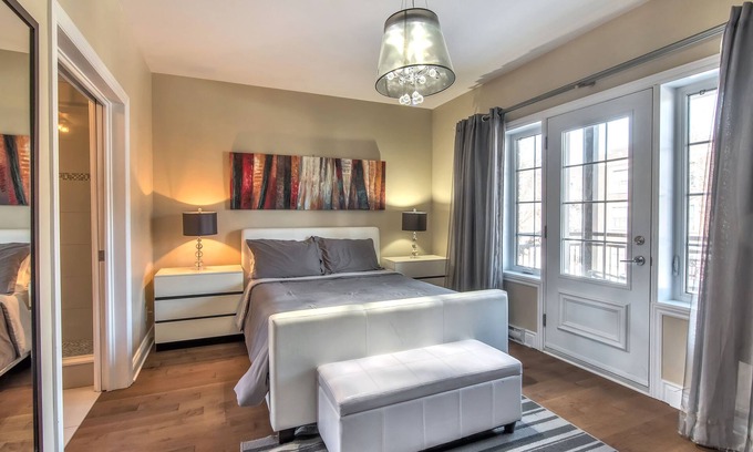 Cote-Des-Neiges—Notre-Dame-De-Grace Condo | Beautiful 2-Bedroom Condo with Balconies & Top Amenities