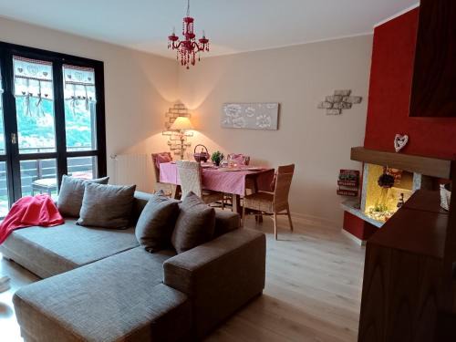 Caspoggio Apartment | Scenic Trilocale in the Heart of the City