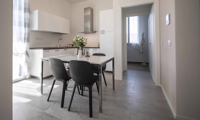 Gavirate Apartment | Relaxing Retreat at CA 'DEL RE SCARTOZZ Bocc with Spa & Lake View