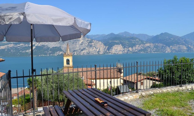 Castelletto Apartment | Pet-Friendly Ca di Venzo with Oceanfront Views