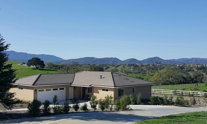 Ballard House | Dreamy Retreat in Wine Country with Spa & Breakfast