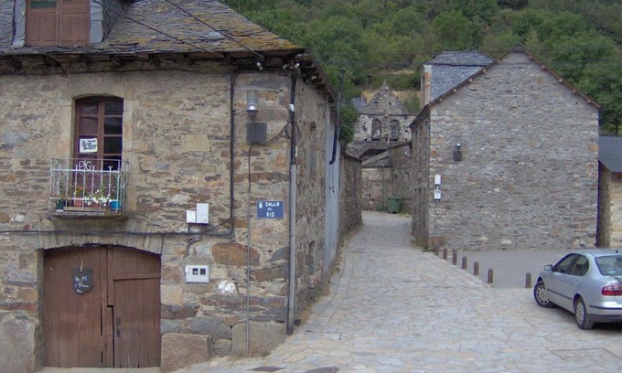 Colinas del Campo de Martin Moro House | Family-Friendly Retreat at Casa Trallera - Rated 10/10