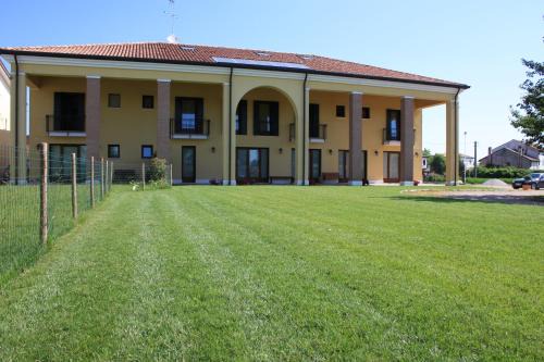 Zero Branco House | Discover Ca Florian: Pet Friendly with Hot Tub & Breakfast