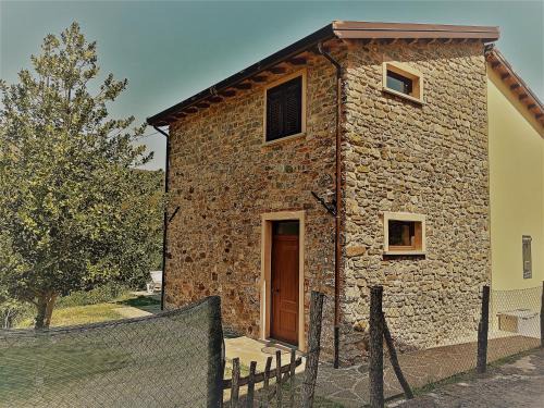 Tresana House | Discover Ca Giacomo: Oceanfront Bliss with Pool & Breakfast