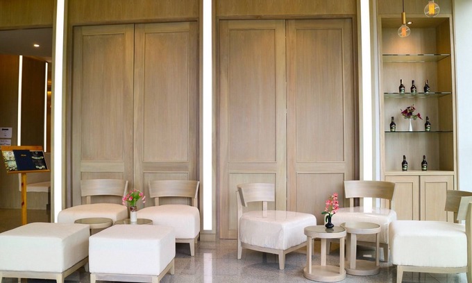 Ratsada Hotel | Inviting CA Hotel and Residence Phuket with Pool & Dining