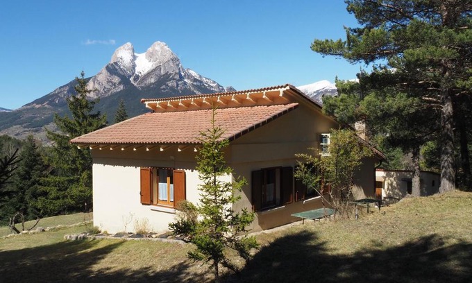 Saldes House | Pet-Friendly CA L'ANELLA (SALDES) with Excellent 9.4 Rating