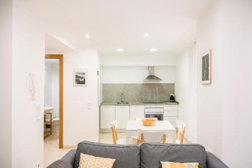 Besalu Apartment | Family-Friendly Getaway at Ca lEudald in Besalú