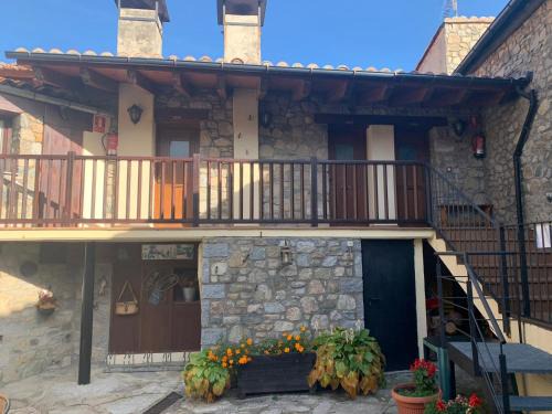 Lles Apartment | Family-Friendly Retreat at Ca L'Isidret - Rated 9/10