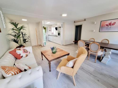 Sant Carles de la Rapita Apartment | Family-Friendly Retreat at Ca la Núria - 4 Star Rated!