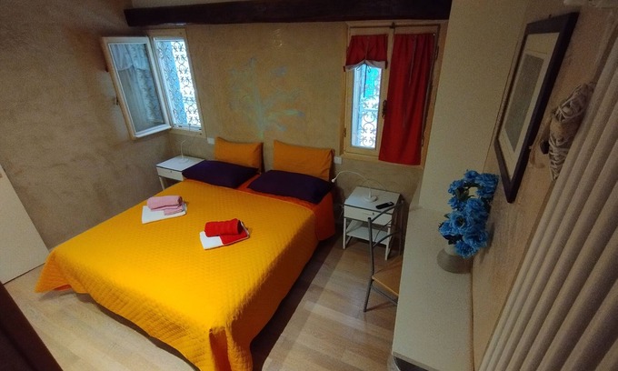 San Polo Apartment | Discover Cà Lirica: Ideal for Families Near San Marco