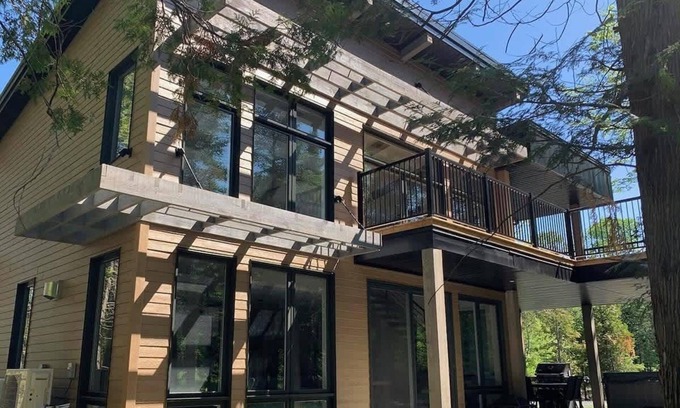 Stanstead Township Ski Chalet | Beautiful Lake Memphremagog Access with Spa & Hot Tub