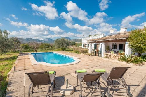 Lloseta Villa | Inviting Ca na Francisca: Family-Friendly with Pool Access