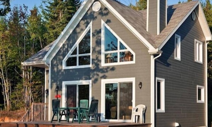 Petite-Riviere-Saint-Francois Condo | Cottage FRE-18 | Petite-Rivière-St-François
