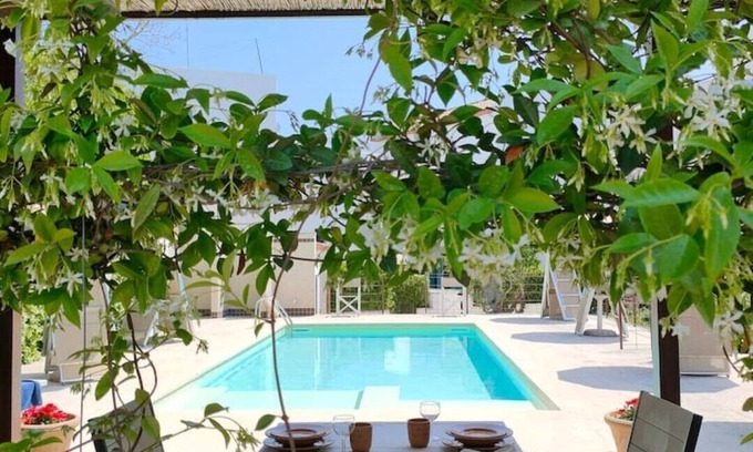 Spongano Apartment | Experience Ca'SaLentu: A Vibrant Getaway with Great Amenities
