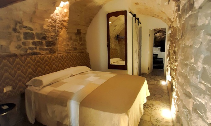 Ragusa House | Guest Rated: 10/10 CA SIEMU Private Tiny-House with Kitchen