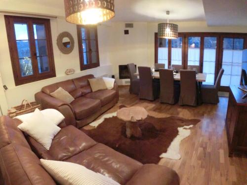 Alt Aneu House | Discover Ca Solleta: Family-Friendly Mountain Retreat