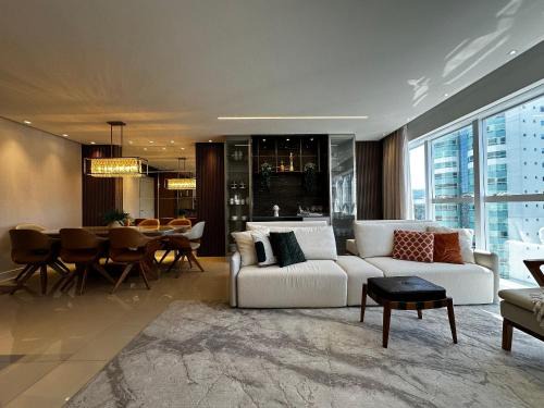 Pioneiros Apartment | Elegant 4-Suite Retreat with Garage & Family-Friendly Perks