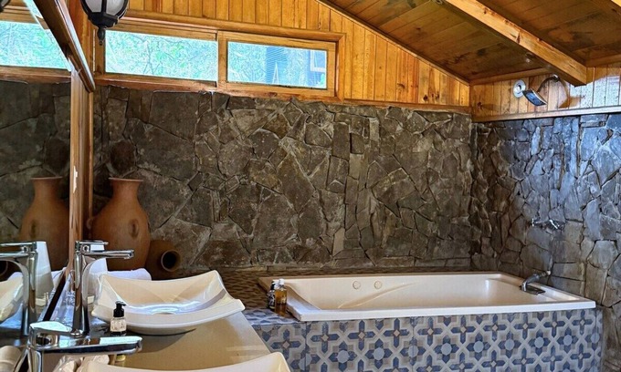 San Jose del Pacifico Apartment | Cabaña Agapanto at Casa Elba