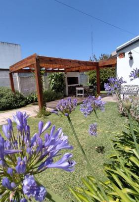 Tandil Cabin | Beautiful Cabaña Steps from the Lake with Pool & Kitchen