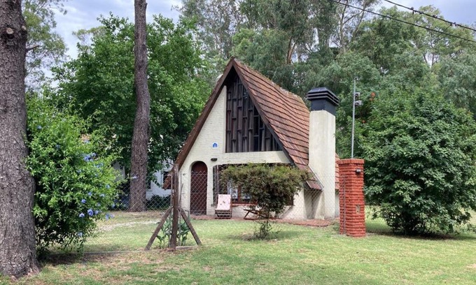 Bosque Peralta Ramos House | Discover Cabaña Alpina del Bosque - Pet-Friendly Retreat