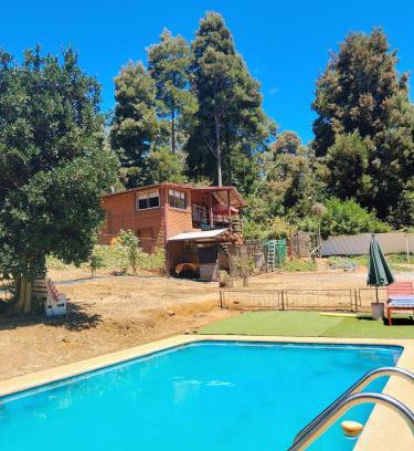 Tome Ski Chalet | Relaxing Retreat at Cabaña & Piscina - Altos de Parra Tome