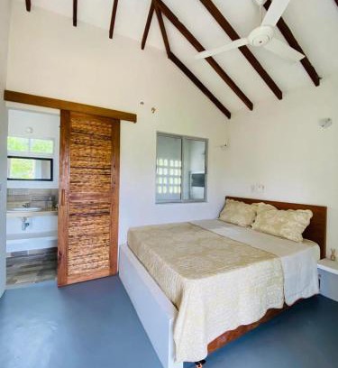 Tolu House | Beachside Cabaña with Pool & AC - Top Rated in Tolú