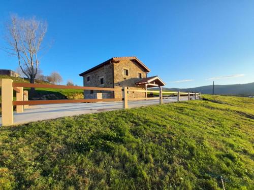 Selaya House | Cozy Cabaña with Hot Tub and Fireplace in Cantabria