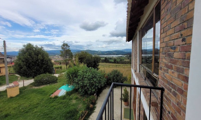 Paipa Cabin | Scenic Retreat: Cabaña with Beautiful Lake Views