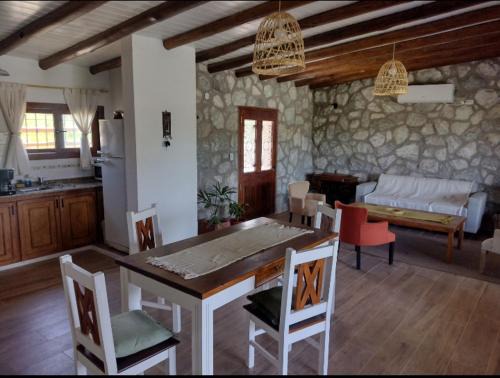 Villa Icho Cruz Ski Chalet | Relax at Cabaña de Piedra Los Crespines with Pool Access